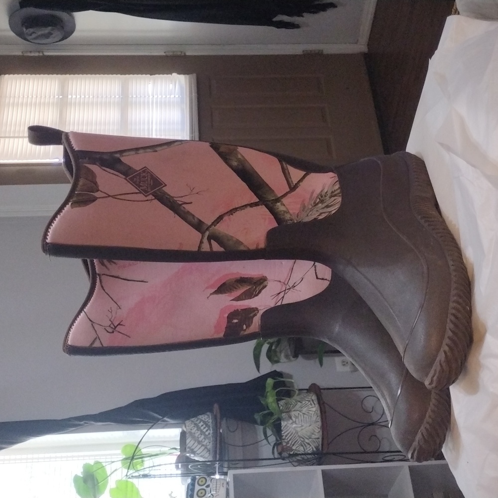 Muck brand rain boots, women's size 8